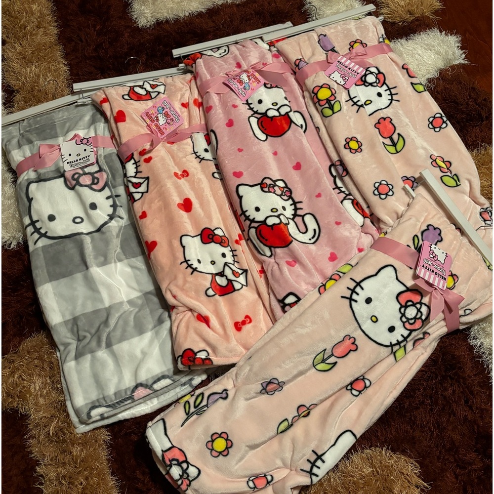 Viral Hello Kitty Blankets